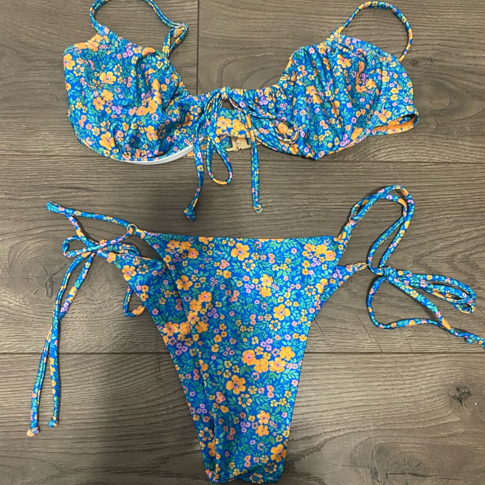 Kulani Kinis Blue Floral XL Bikini